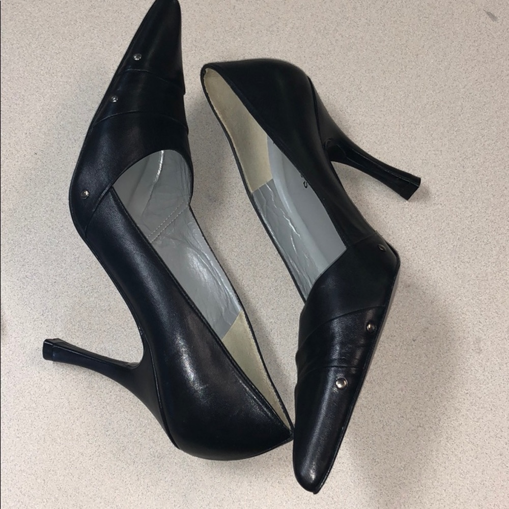 Guess Black Leather Pumps Size 7 1/2 B